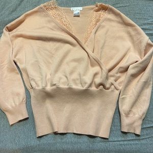 Shirt pretty peach delicate detailed sweater never worn small